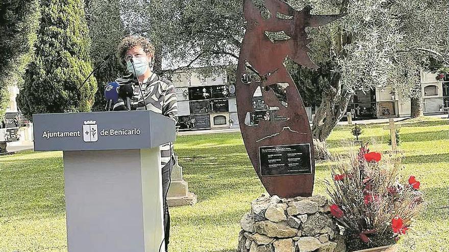 En el emotivo acto participaron familiares de los asesinados, a los que ya se honra con una escultura en el cementerio de Benicarló.