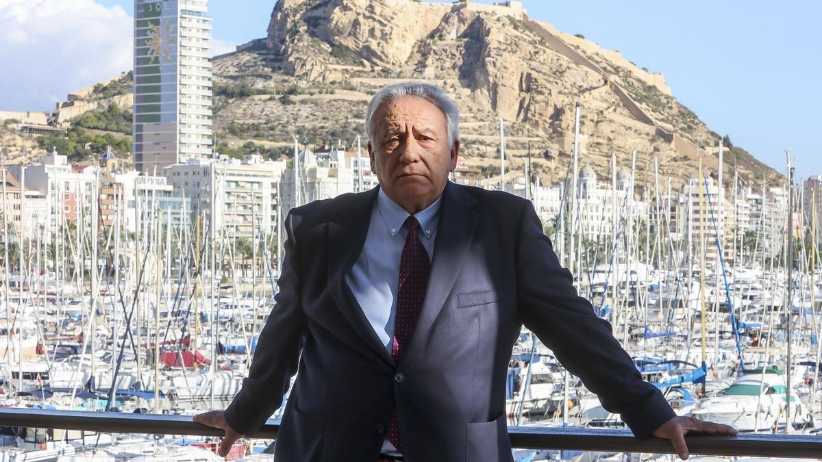 El cirujano Pablo Enríquez preside la asociación Alicante para la Lucha contra el Cáncer