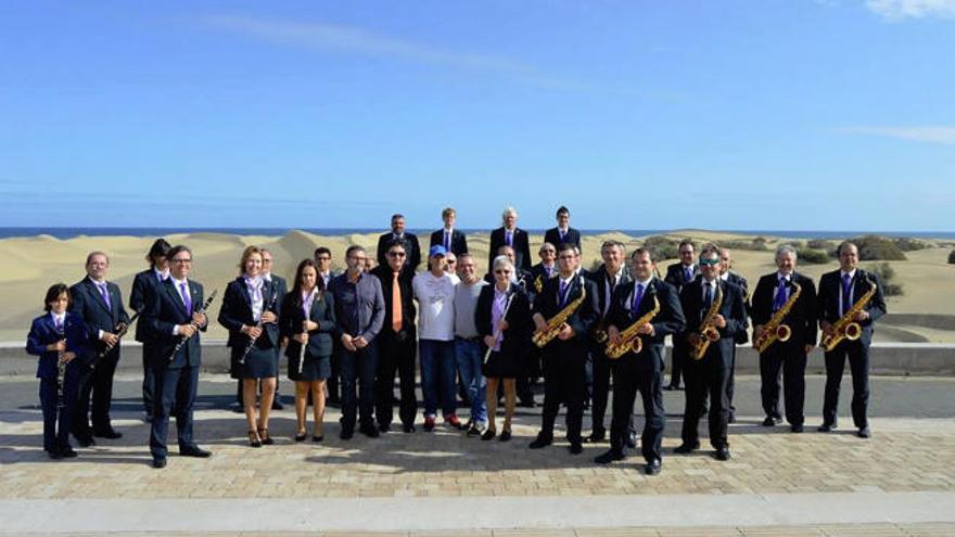 La banda de música Maspalomas Sol y Arena durante su actuación el pasado lunes en el nuevo mirador.