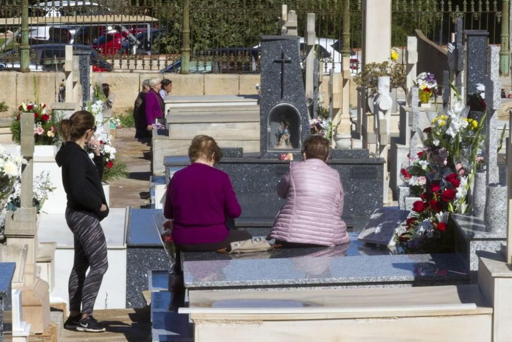 Día de Todos Los Santos en el cementerio de Los Remedios (Cartagena)