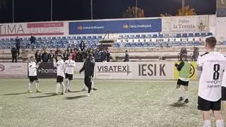 La Policía Nacional escolta al árbitro del partido entre el Ontinyent 1931 y la UD Castellonense