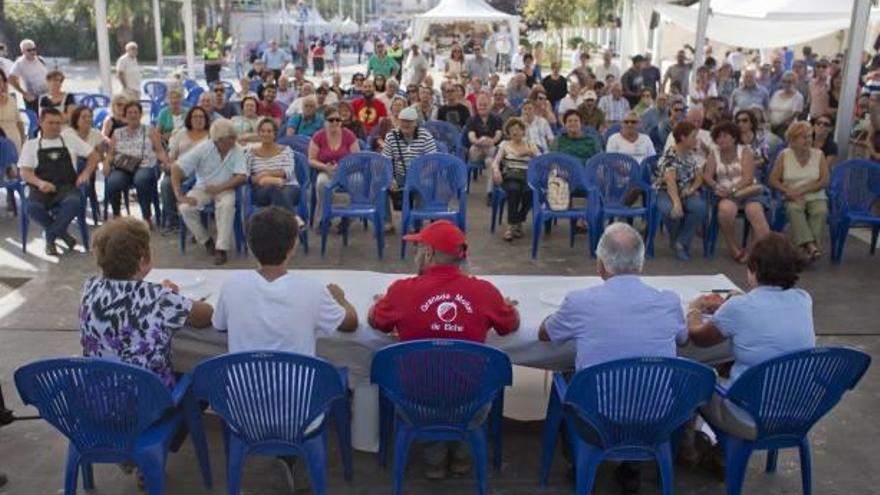 El concurso de granada fue otro de los puntos de interés en el último día de la quinta edición de la Fireta del Camp d&#039;Elx y reunió a un elevado número de asistentes.