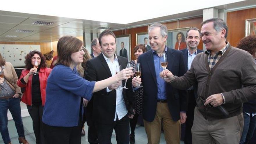 Brindis del presidente, Vicent Serra, con Xico Tarrés, Juanjo Cardona y Pepa Costa.