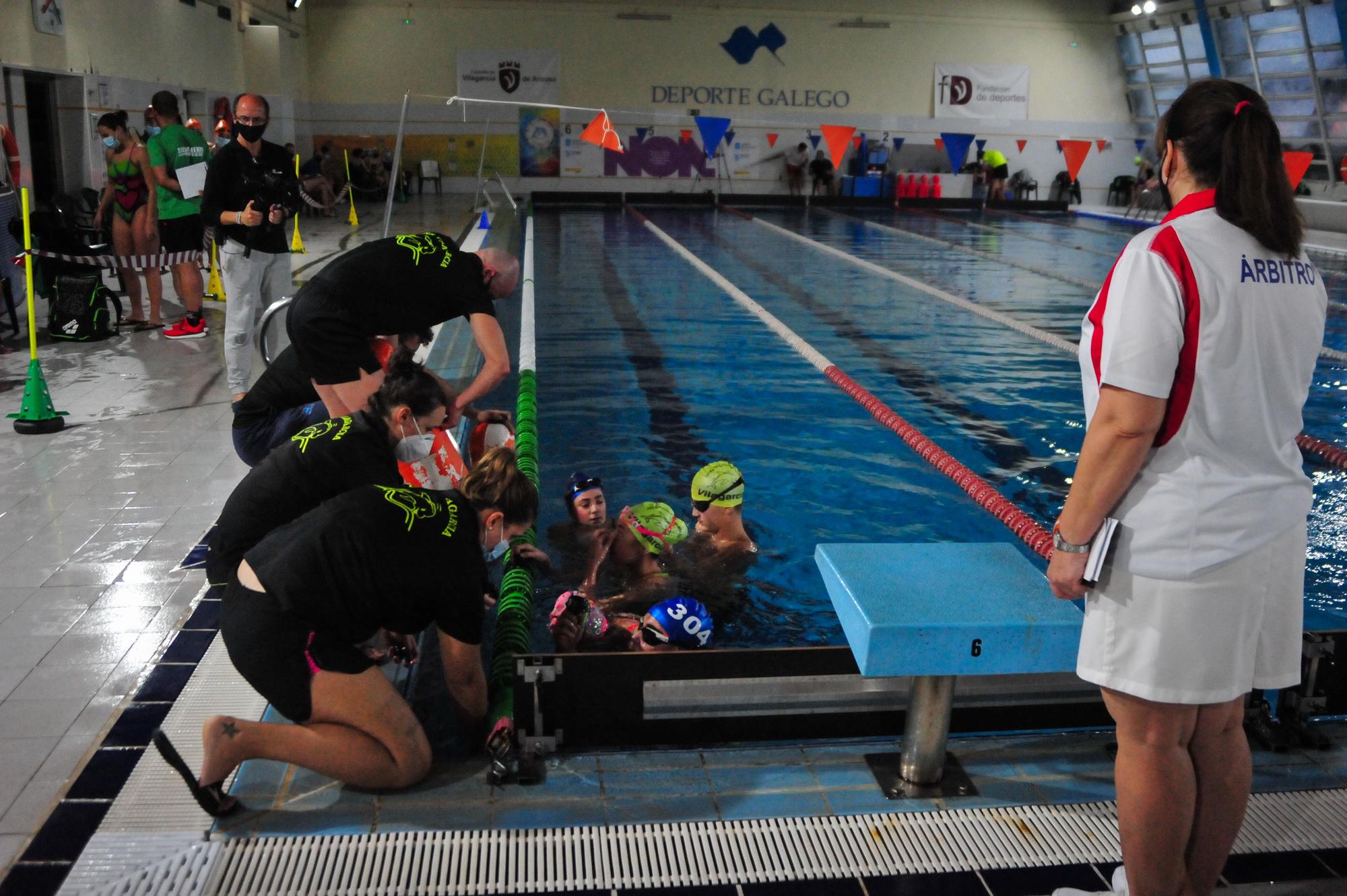 La piscina de Vilagarcía acoge su primera competición oficial de la Liga Gallega de salvamento