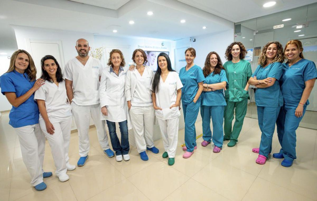 Parte del equipo de la Clínica Dr. Rull. |
