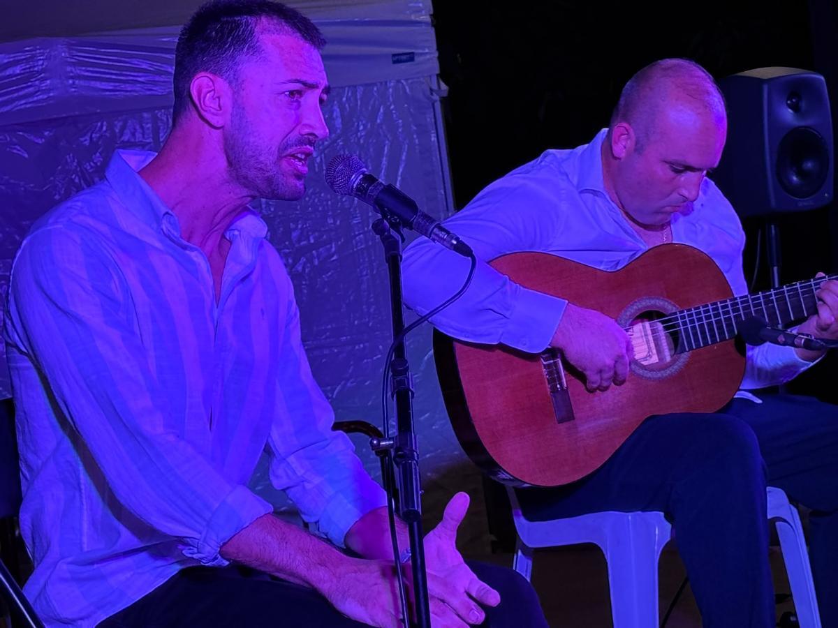 Antonio Gómez al cante y Fran Delgado a la guitarra.