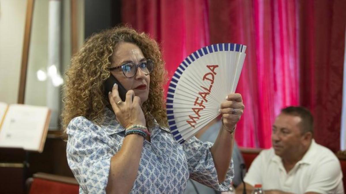 La concejal de Servicios Sociales Sari Sáez, en el salón de sesiones.