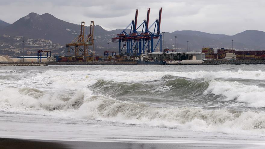 Furia en la bahía de Málaga: las olas más potentes repitieron dato cuatro horas consecutivas