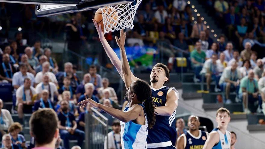 El Alimerka Oviedo Baloncesto se impone al Inveready Gipuzkoa en una noche para la historia y luchará por el ascenso a la ACB (82-75)