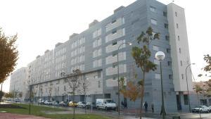 Archivo - Las periferias de Madrid y Barcelona lideran la demanda de pisos de alquiler en España, según Idealista.