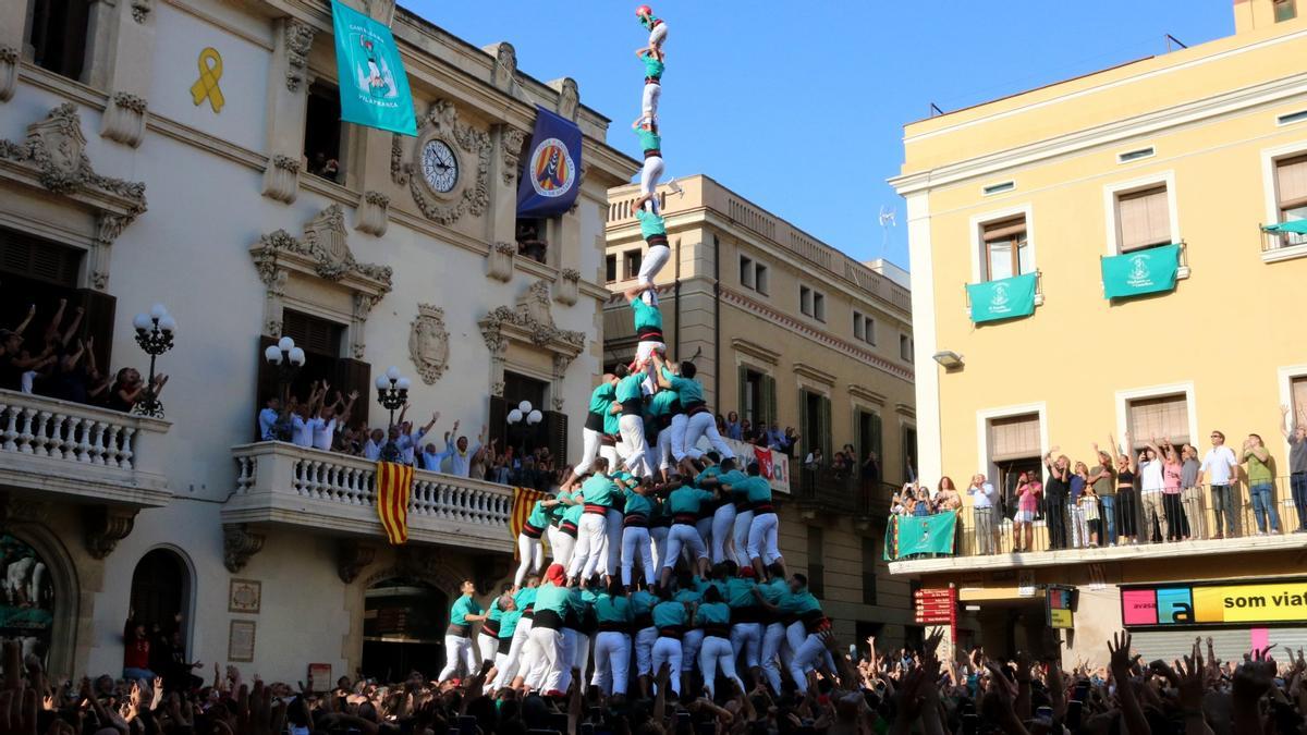 Pilar de 9 con 'folre', manilla y 'puntals' de los castellers de Vilafranca, el pasado día 1.