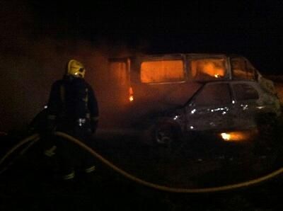 Arden varios coches en Formentera este fin de semana, uno de ellos, implicado en el robo de una casa.