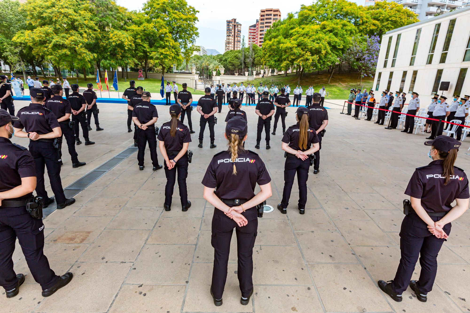 Toni Pérez destaca “el claro compromiso de hacer más segura y plena” la vida de residentes y turistas por parte de la Policía Nacional