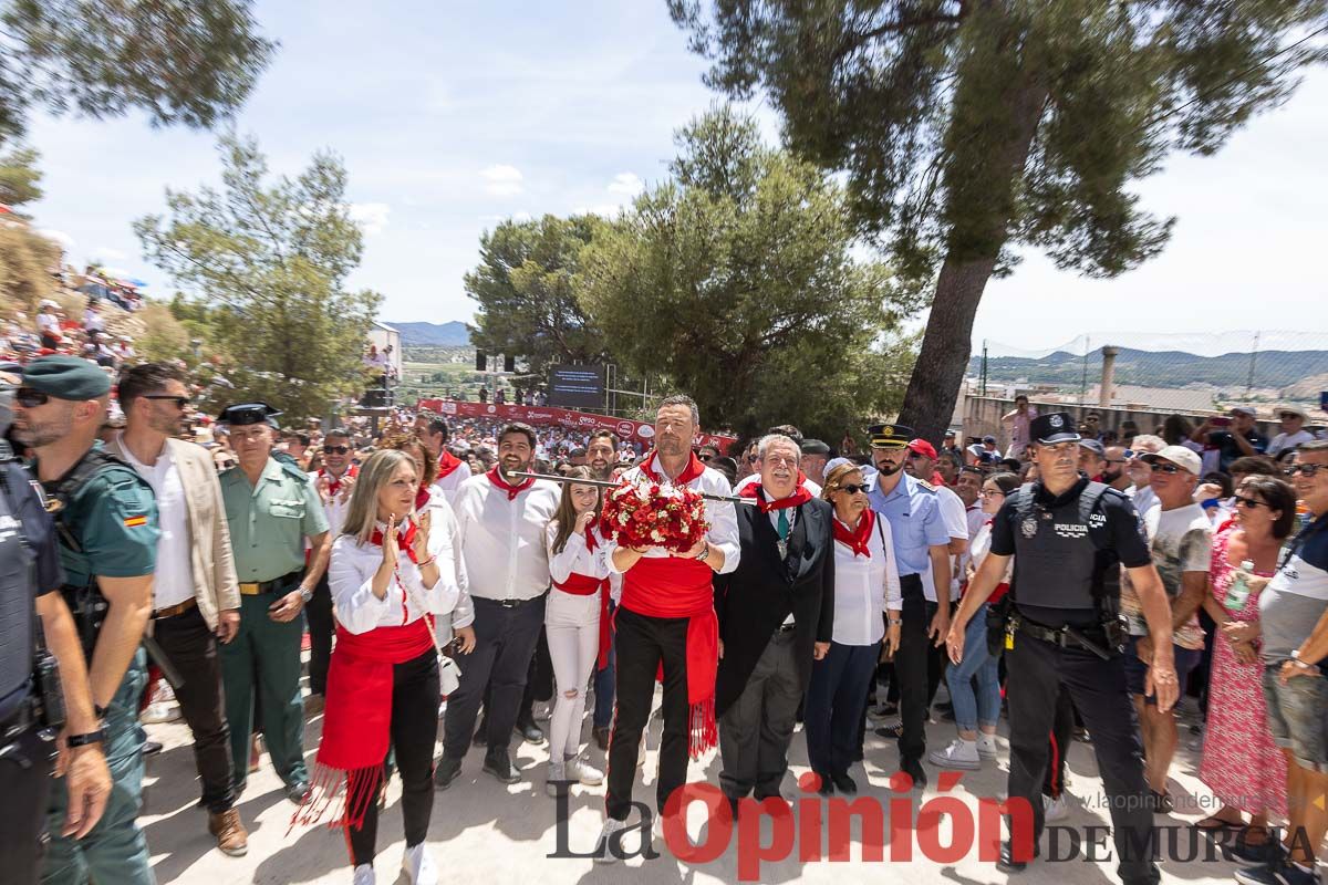 Bandeja de flores y ritual de la bendición del vino en las Fiestas de Caravaca