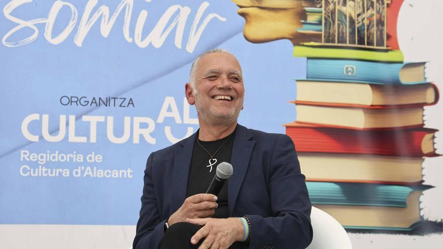 Juan Ramón Lucas, en la inauguración de la Feria del Libro de Alicante