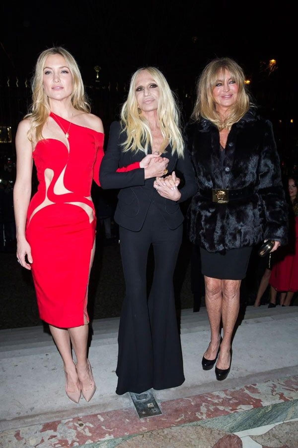Kate Hudson, Donatella Versace y Goldie Hawn