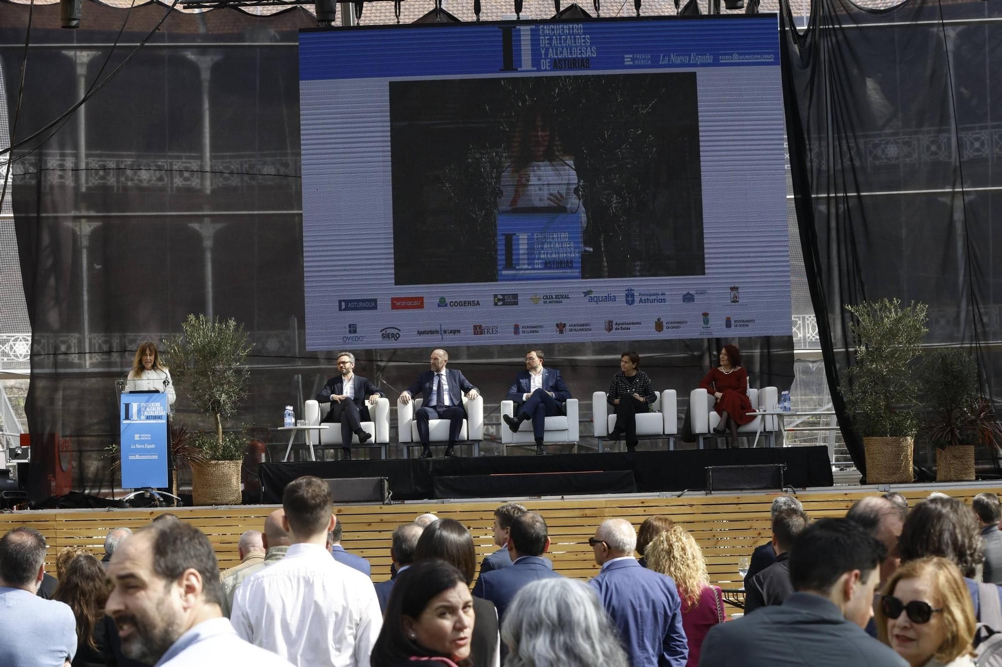 EN IMÁGENES: Así fue el encuentro en Gijón de alcaldes y alcaldesas asturianas dentro del Foro del Municipalismo