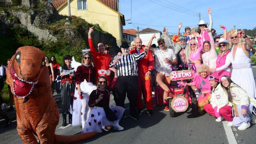 O Morrazo ‘entierra’ el carnaval con el sábado más colorido de su historia