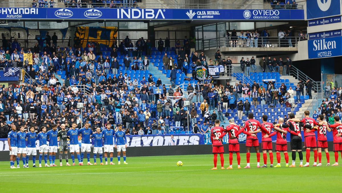 Las imágenes del partido entre el Real Oviedo y el Rayo Vallecano en el ...