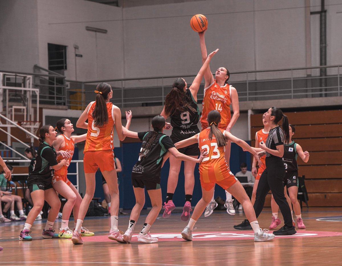 El Valencia Basket Femenino infantil ante el CAB Estepona