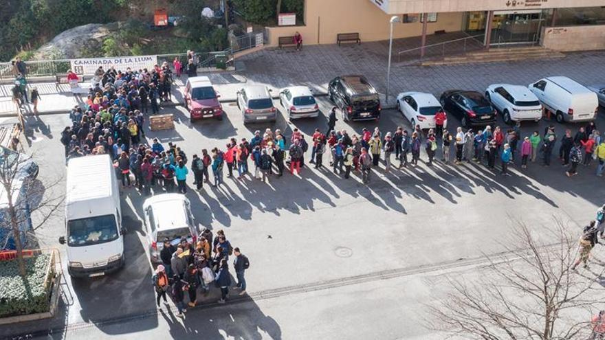 Participants en una edició de la caminada