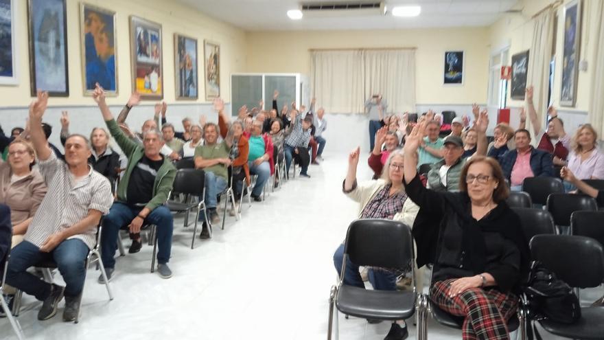 Vecinos del Palo acuerdan manifestarse para pedir la legalización de las casas de la playa