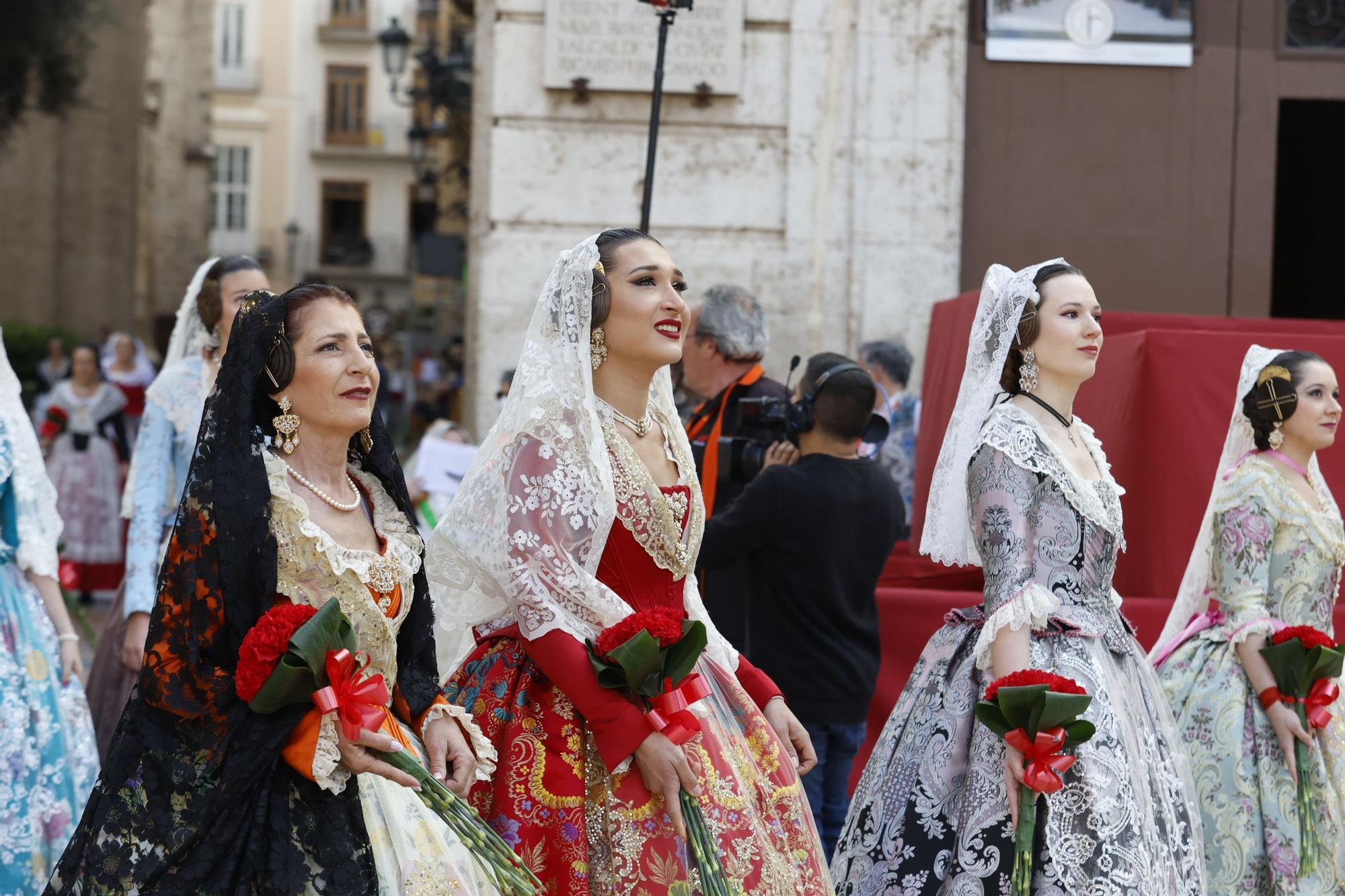 Ofrenda Fallas 2023 | Las fotos más emotivas y especiales del 17 de marzo