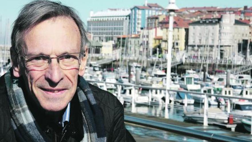 José María Díaz Bardales, en el puerto deportivo de Gijón, durante la conversación con LA NUEVA ESPAÑA.