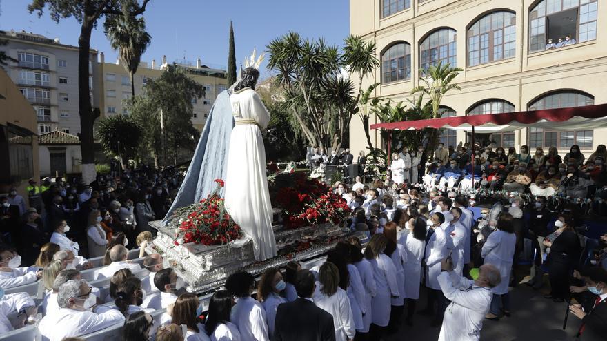 Detalle de las imágenes del Cautivo y la Virgen de la Trinidad de Málaga, ayer en el Hospital Civil