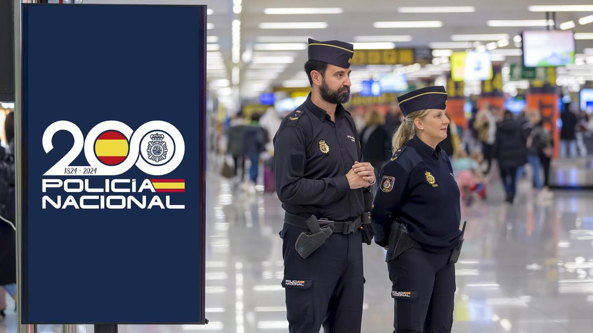 Agentes de la Policía Nacional patrullan por el aeropuerto de Palma.