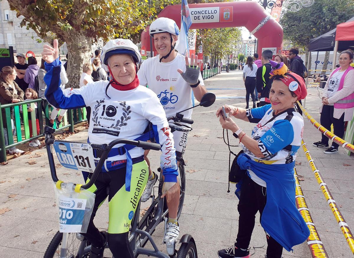 Isabel Moral participando con Discamino en una carrera popular en Bouzas.