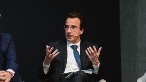 Miguel Ángel Recuenco en la mesa de debate 