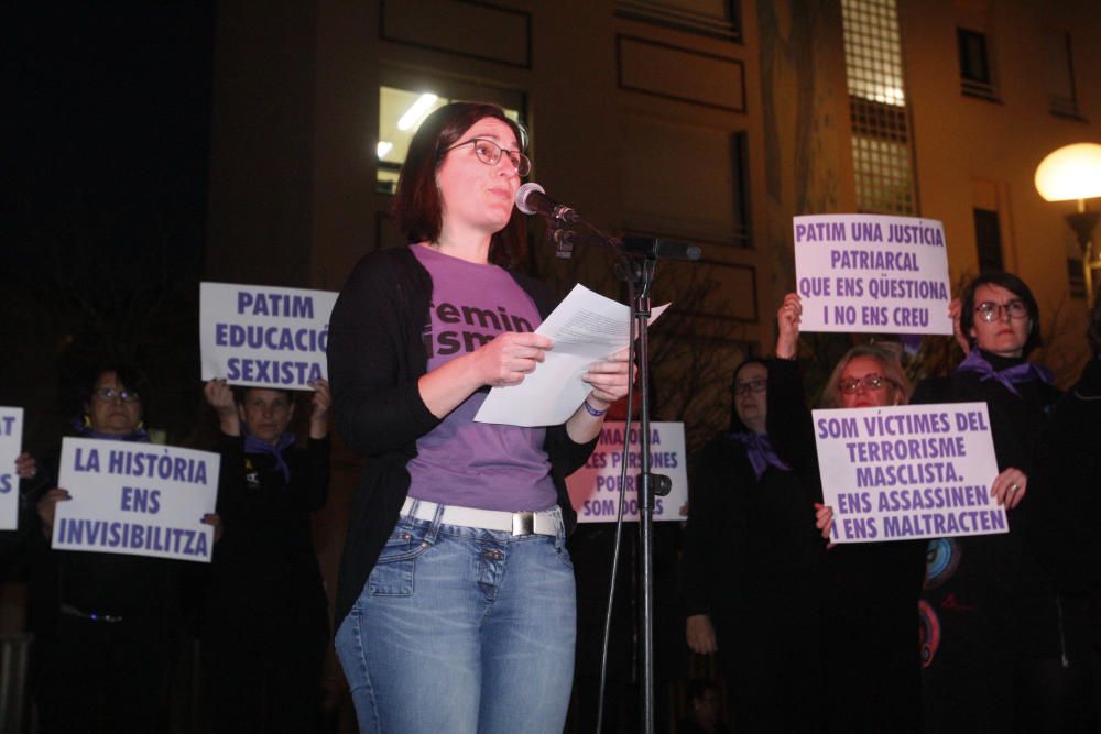 Multitudinària manifestació feminista a Girona