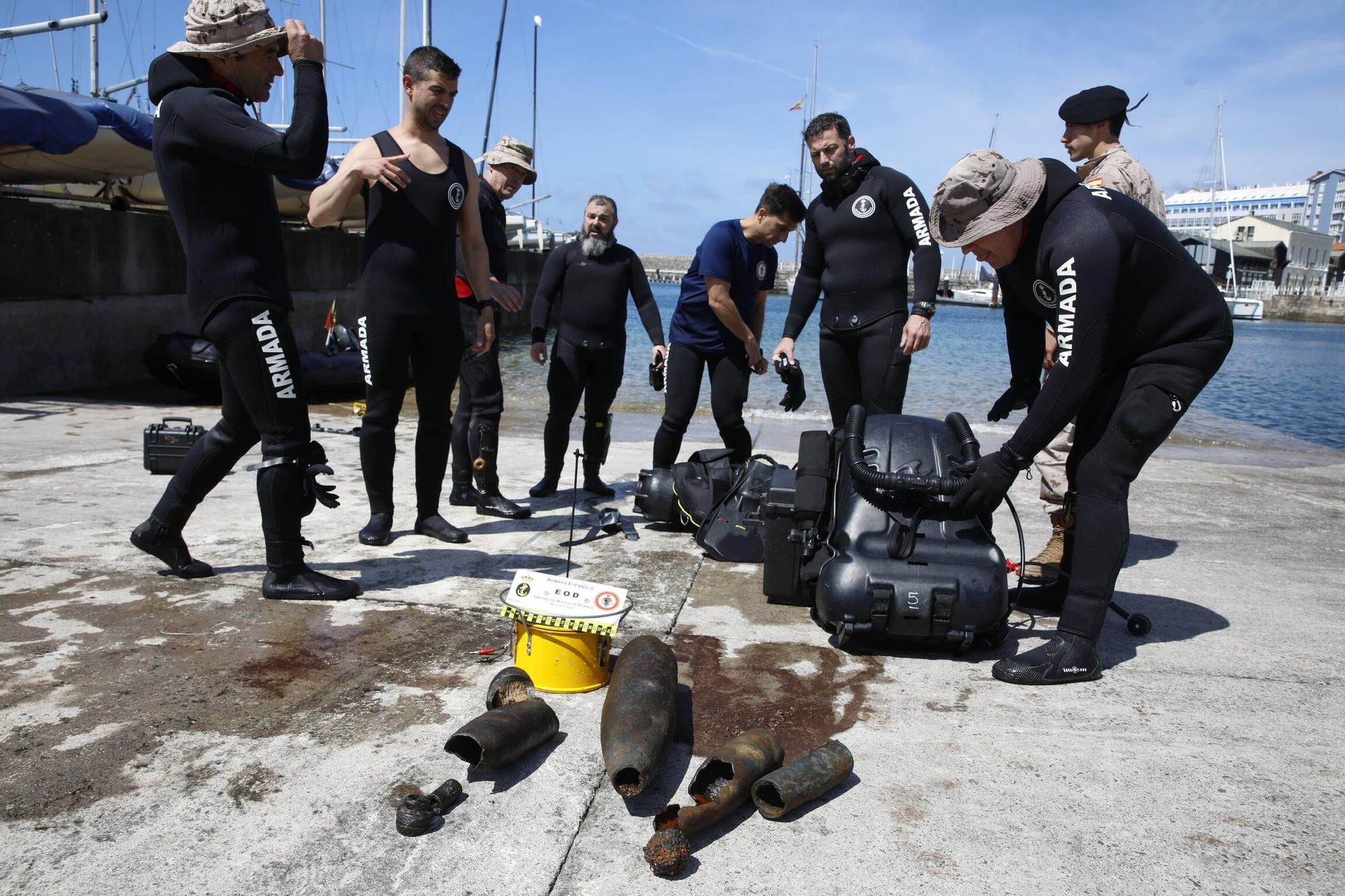 En imágenes: Así fueron las labores de desactivación de tres obuses en la costa de Gijón