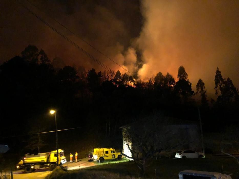 Incendio forestal en Posada de Llanes.