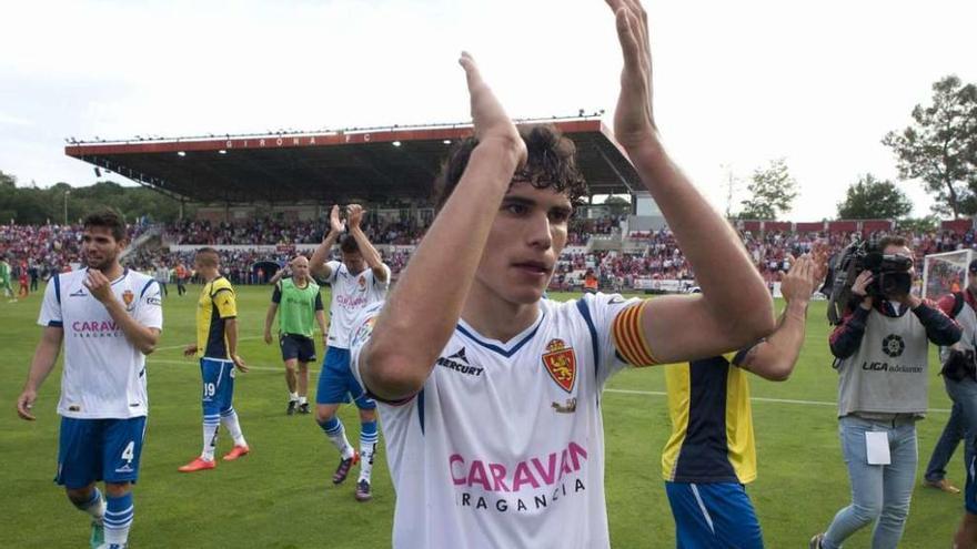 Vallejo celebra la victoria en Montilivi que permite al Zaragoza jugarse el ascenso a Primera ante la UD Las Palmas. // Robin Townsend