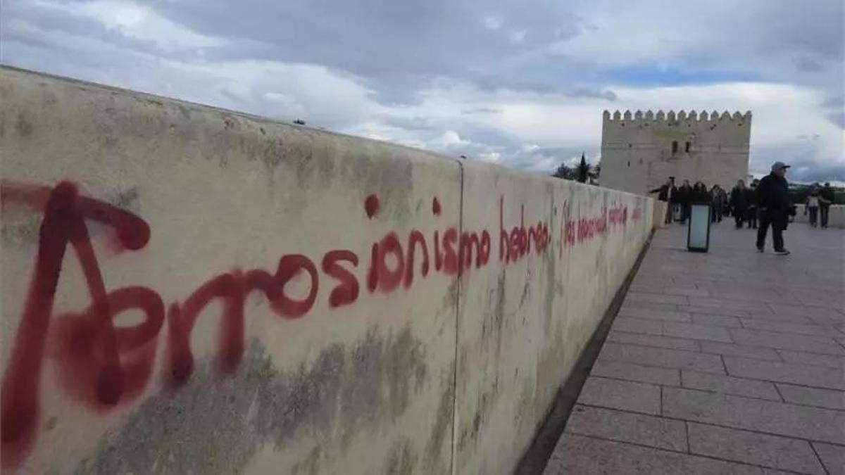 Pintadas en el Puente Romano en 2018.