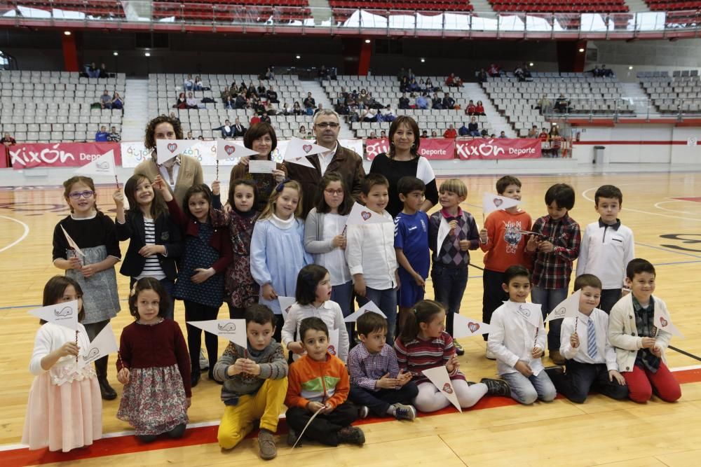 Partido benéfico entre exjugadores del Sporting y del Oviedo en favor de la Asociación Adansi