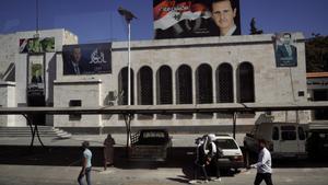 Un edificio en Siria con el rostro de Bashar el Asad