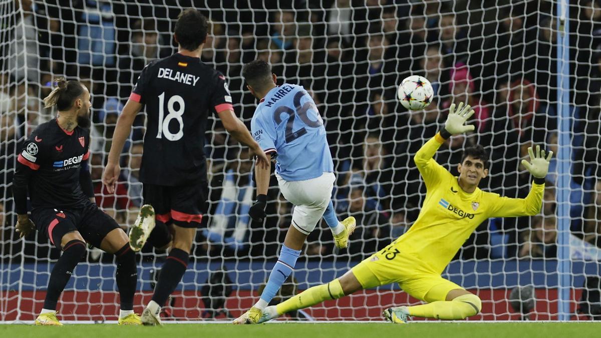 Manchester City - Sevill. Riyad Mahrez marca el tercer gol