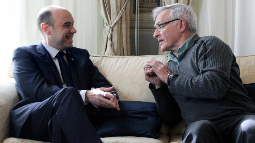 Los alcaldes de Valencia y Alicante, durante la reunión de hoy en la capital del Túria.