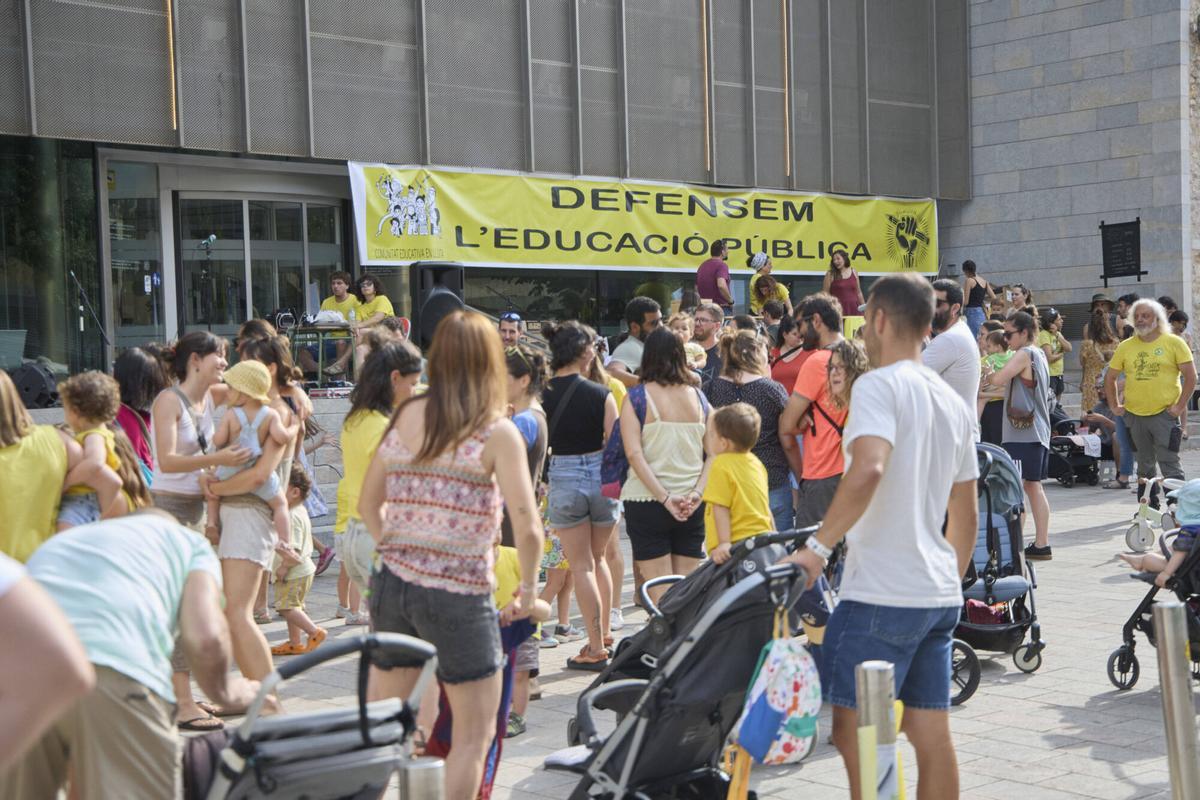 Més de 300 docents fan «les últimes colònies» a Girona contra el preacord d’Educació