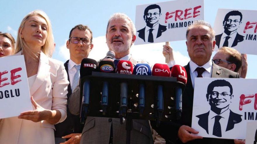 El alcalde de Estambul agradece a Collboni su visita a la cárcel donde está retenido: "Juntos somos más fuertes"