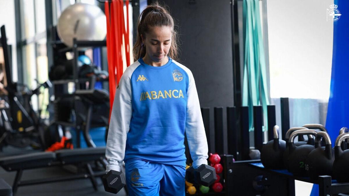 Cris Martínez entrena en el gimnasio de la ciudad deportiva de Abegondo.