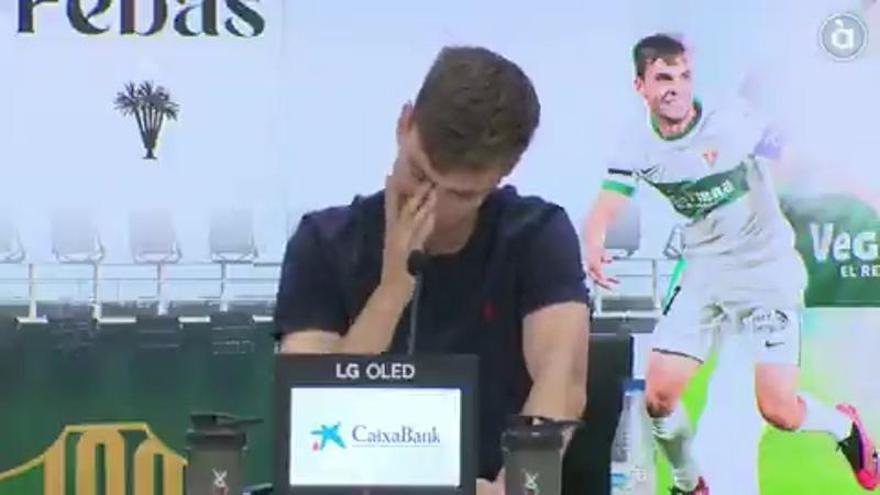 Aleix Febas rompe a llorar en su despedida con el Elche CF