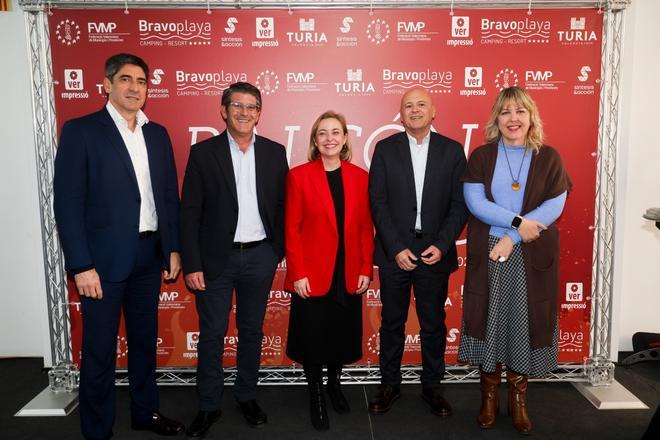 Alcaldes y alcaldesas copan el tercer día de balcón fallero de Levante-EMV