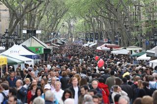 El humor de Jonas Jonasson y de Eduardo Mendoza triunfa en Sant Jordi