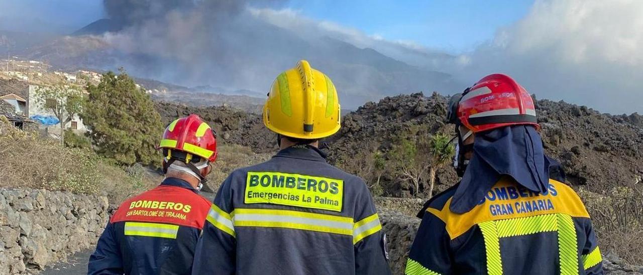 Los bomberos recaudan dinero para que mil palmeros sigan sus estudios