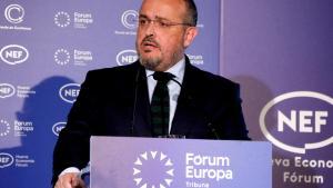 El candidato del PP, Alejandro Fernández, en una conferencia de Fórum Europa