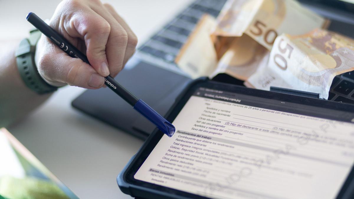 Vista de la declaración de la renta en una tablet.